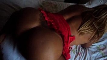 Negão socando no pelo no rabo da transex 2