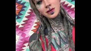 Sending a smile and a wink your way lovely people what’s something that always brightens your day #smileandwi