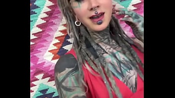 Sending a smile and a wink your way lovely people what’s something that always brightens your day #smileandwi