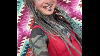 Sending a smile and a wink your way lovely people what’s something that always brightens your day #smileandwi