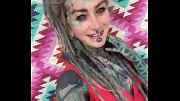 Sending a smile and a wink your way lovely people what’s something that always brightens your day #smileandwi