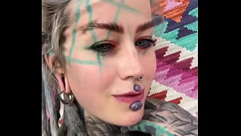 Sending a smile and a wink your way lovely people what’s something that always brightens your day #smileandwi