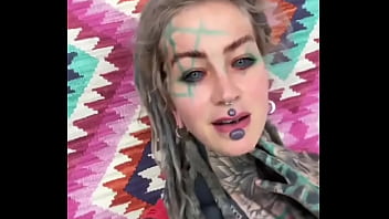 Sending a smile and a wink your way lovely people what’s something that always brightens your day #smileandwi