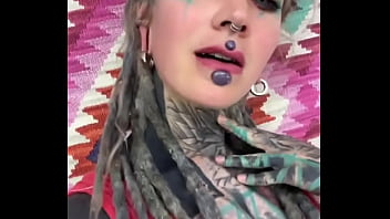 Sending a smile and a wink your way lovely people what’s something that always brightens your day #smileandwi