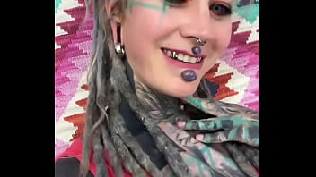 Sending a smile and a wink your way lovely people what’s something that always brightens your day #smileandwi