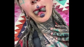 Sending a smile and a wink your way lovely people what’s something that always brightens your day #smileandwi