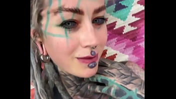 Sending a smile and a wink your way lovely people what’s something that always brightens your day #smileandwi