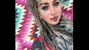 Sending a smile and a wink your way lovely people what’s something that always brightens your day #smileandwi