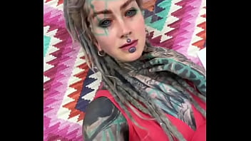 Sending a smile and a wink your way lovely people what’s something that always brightens your day #smileandwi