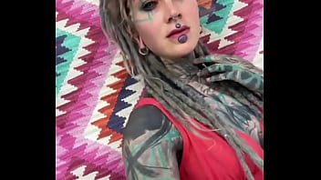 Sending a smile and a wink your way lovely people what’s something that always brightens your day #smileandwi