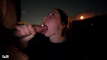 Slutty teenie get risky public facial