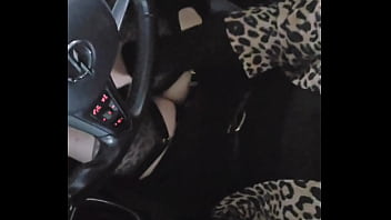 En voiture en attendant une bonne queue