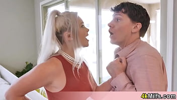 Stepma wanted to try new blowjob poses