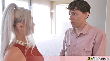 Stepma wanted to try new blowjob poses