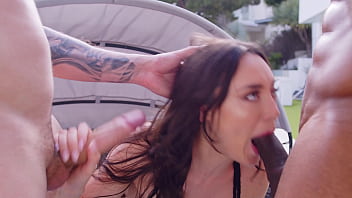 Madura latina muy puta convence a su novio para hacer un trio con su ex threesome interracial bbc