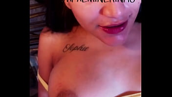 Morena safada balançando na vara