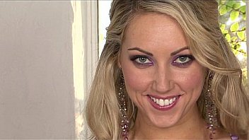 Stunning Busty Blonde Sarah Peachez Fingers Herself thumbnail