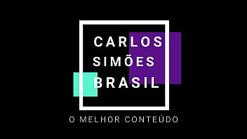 Gostosa sentando de vestido