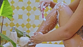 Sanktor bald butch teasing in the tropics