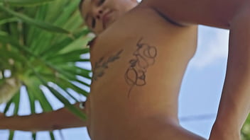 Sanktor bald butch teasing in the tropics