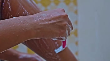 Sanktor bald butch teasing in the tropics