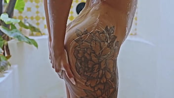 Sanktor bald butch teasing in the tropics