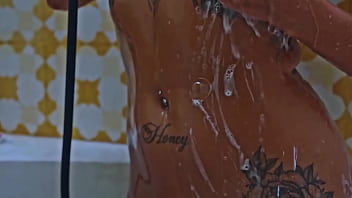 Sanktor bald butch teasing in the tropics