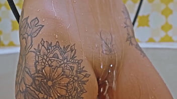 Sanktor bald butch teasing in the tropics