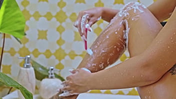 Sanktor bald butch teasing in the tropics