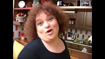 Una casalinga italiana si racconta e squirt a volontà Una casalinga italiana si racconta e squirt a volontà