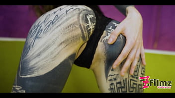 Alternative hippie tattooed teen wants to stuff her delicious pussy