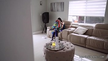 Dude helps stranded teen on rain