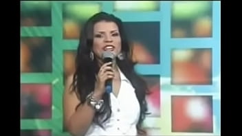 La bella wendy vargas modelando shorts