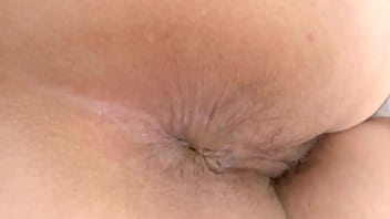 Amo el sexo anal y me abro full el culo pidi&eacute;ndoles que me follen duro