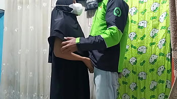 Prank memesan gojek ajak ngentot di rumah Prank memesan gojek ajak ngentot di rumah