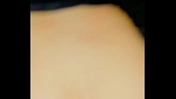 Sexy latina se desnuda y muestra su gran culo