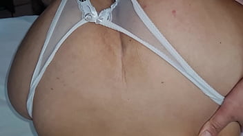 Llenando su culito de leche