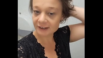 J'aime m'enfiler des godes partout où je vais