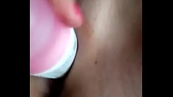 Chica dandose placer