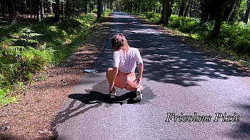 I pissed myself and cumed in a puddle of my own piss on the street