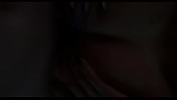 Safada abrindo o cuzinho