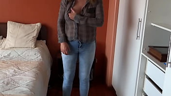 I love showing off getting cocks really hard and getting cumshots full of milk