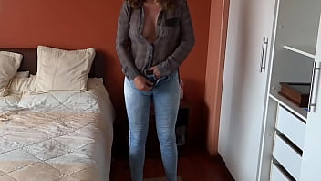 I love showing off getting cocks really hard and getting cumshots full of milk