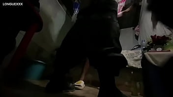 Avec Ses Longues Jambes thumbnail