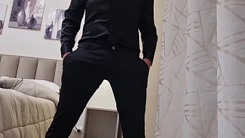 Abito nero elegante sega lunga mezz'ora e un enorme carico di sperma cazzo grosso bagnato in primo piano e gemiti con schizzata forte finale