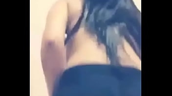 Novinha dançando rebolando gostoso