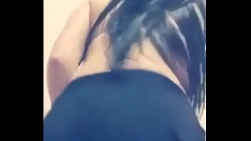 Novinha dançando rebolando gostoso