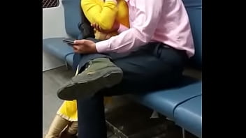 Indian mumbai local train girl kissed her boyfriend