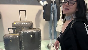 Nonton I Meet A Fan At The Mall thumbnail