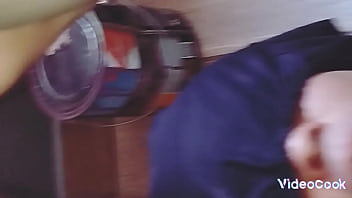 Dominando o amante e fazendo squirting na boca dele